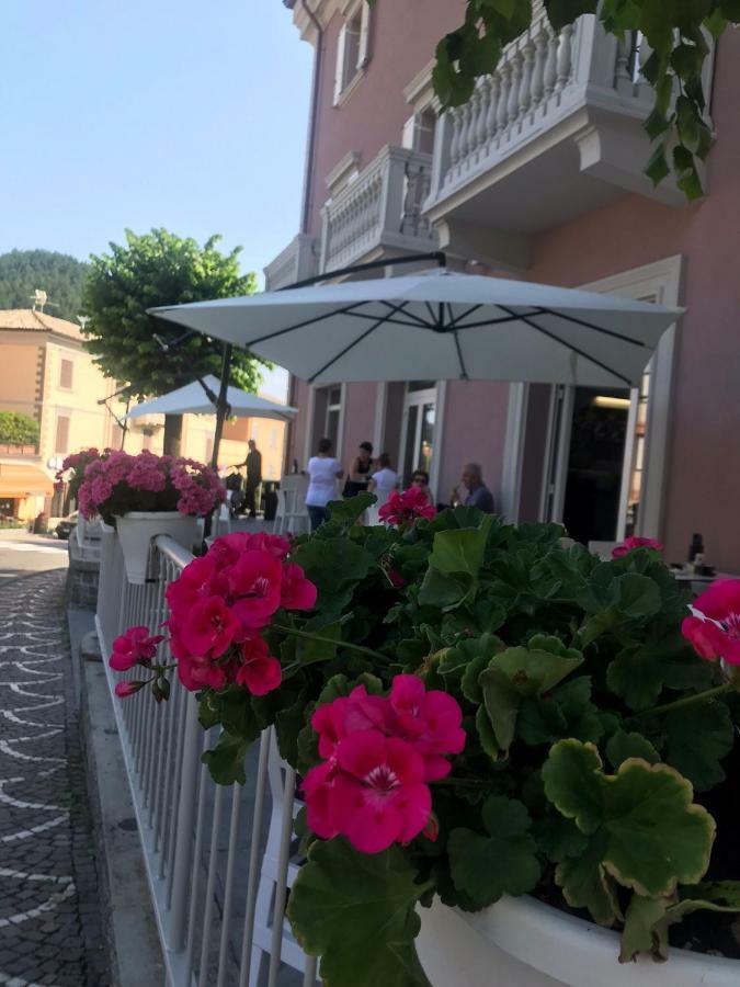 Castelnovo Resort Кастельново-не-Монти Экстерьер фото